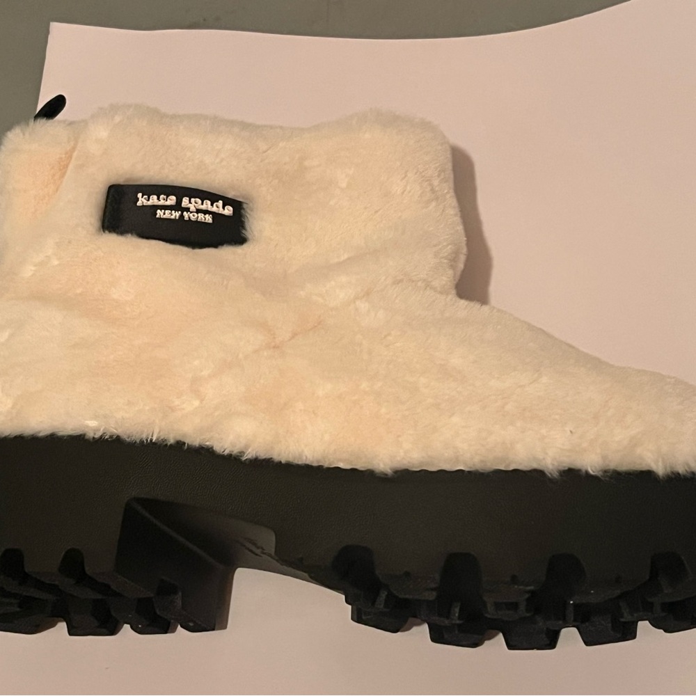 NEW IN BOX!! kate spade Women's White Fur Winter Boots